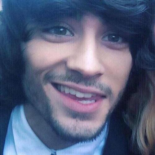 deevergent's profile picture. an actual living breathing angel making people happy since  '93