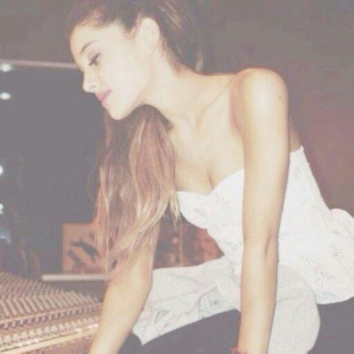 ♡dont cut your wrists save them for Ariana's perfume♡