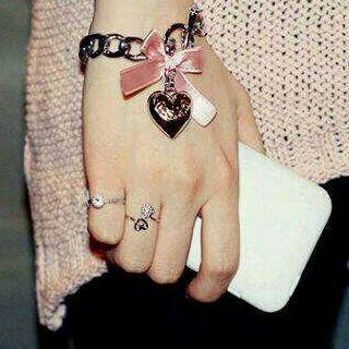 ‏‏‏أفرح،،، لا قالوا لي تشبهين أمك لأنهم يشبهوني بشئ يشبہ الجنہ..♡　‏​‏​‏​‏​‏​