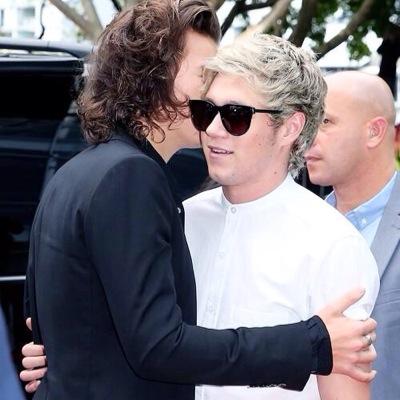 1DGirl_xx_'s profile picture. Going around Australia this month for One Direction. 5 States. 5 Concerts. 5 Boys. Follow me for updates about OTRA AUS xx NARRY