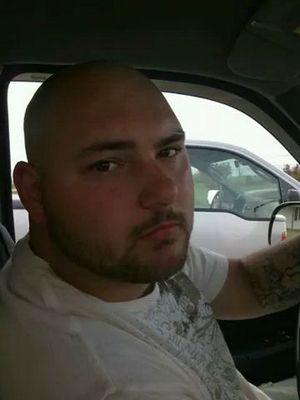 My name is Tim I'm 26 I'm a single father To my wonderful daughter aubree I'm pretty outgoing anything else you wanna know Hit me up