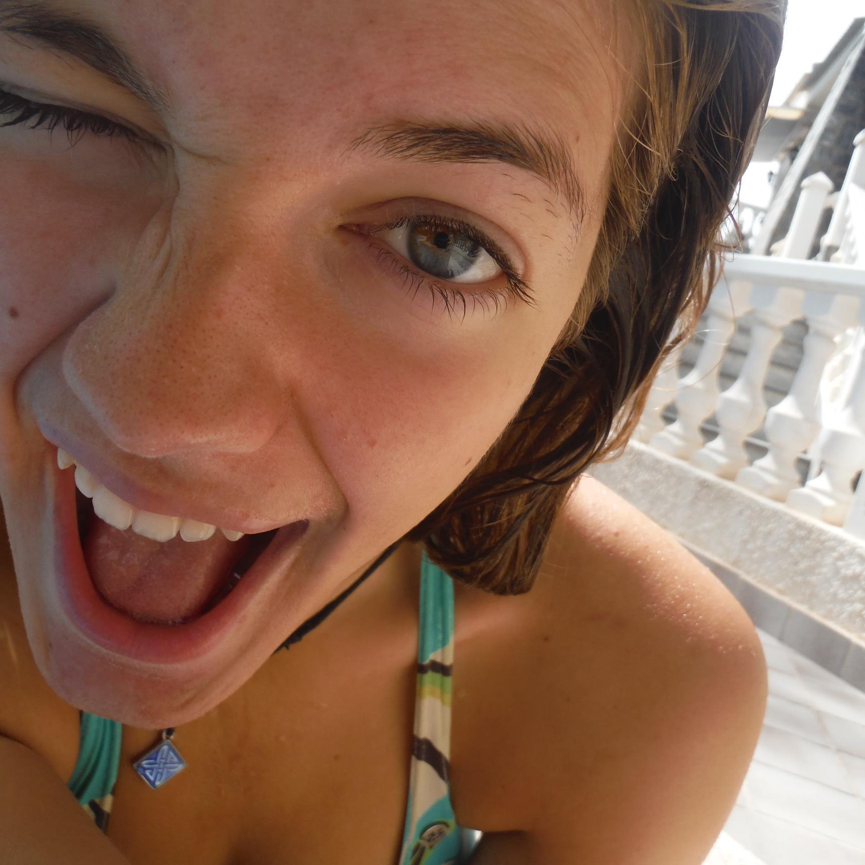 Estudiante de nosequé en nosedónde

Viajar y conocer paraísos ocultos como futuros proyectos 

En alguna parte de la playa, bucear.