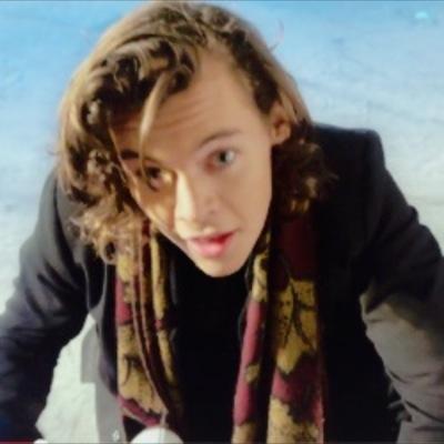 FOLLOW @LJPBITCH tweet me when done and ill make you a layout of your choice !