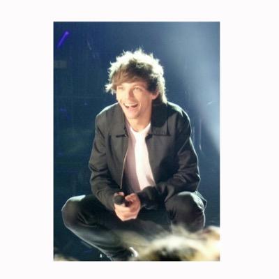 //hi sweetie, smile that you are beautiful//        free follow from @larryssolo