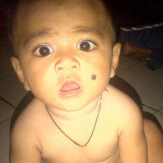 Tetap tersenyum wlpun sedih :(
