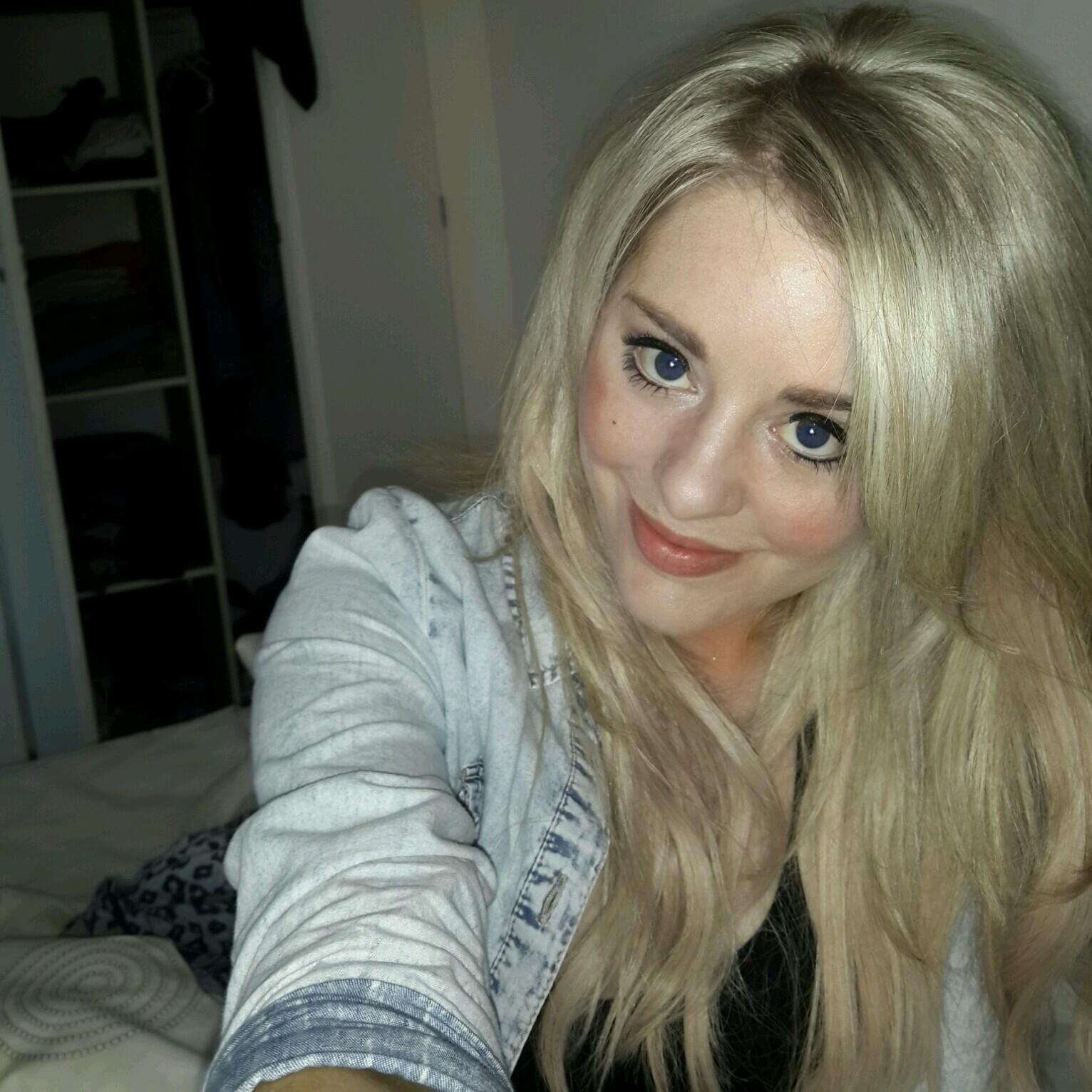 23. Accountant. Animal lover. In love with life.