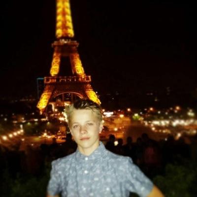 hello I'm Julius Tapert, my mom is Lucy Lawless and my dad is Rob Tapert, #Taken by @LizzieM05694163