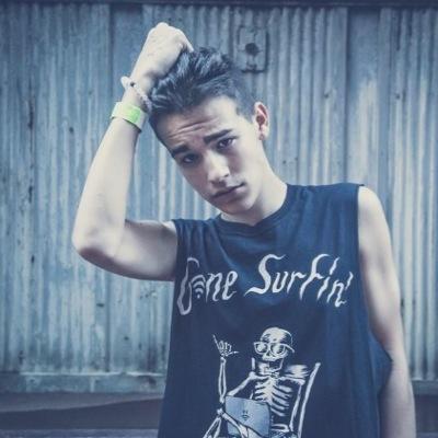 please follow @whitesides_ily thankyouuu