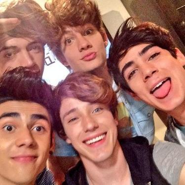 amo a  @josdice y @soyalonsovillal todo el mundo debería tener amor verdadero y debería durar  mínimo toda la vida y aprenderé a vivir