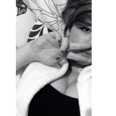 sky_gresty's profile picture. life isnt exactly what my heart expected 
follow for a follow