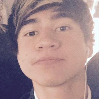 follow @miserablyafi she gave you this free follow TYSM