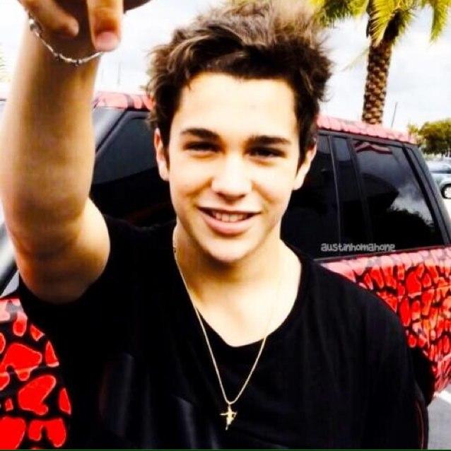 He's the light that makes my darkness disappear ∞
