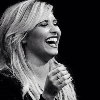 Voguetria's profile picture. The mirror can lie, it doesn't show you what's inside.† 20th August 1992.