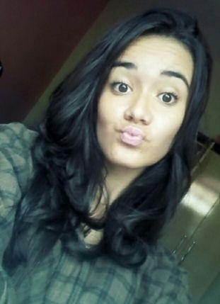 apenas uma garota  com a alegria de uma criança , a malícia de uma adolescente e os sentimentos de uma mulher.