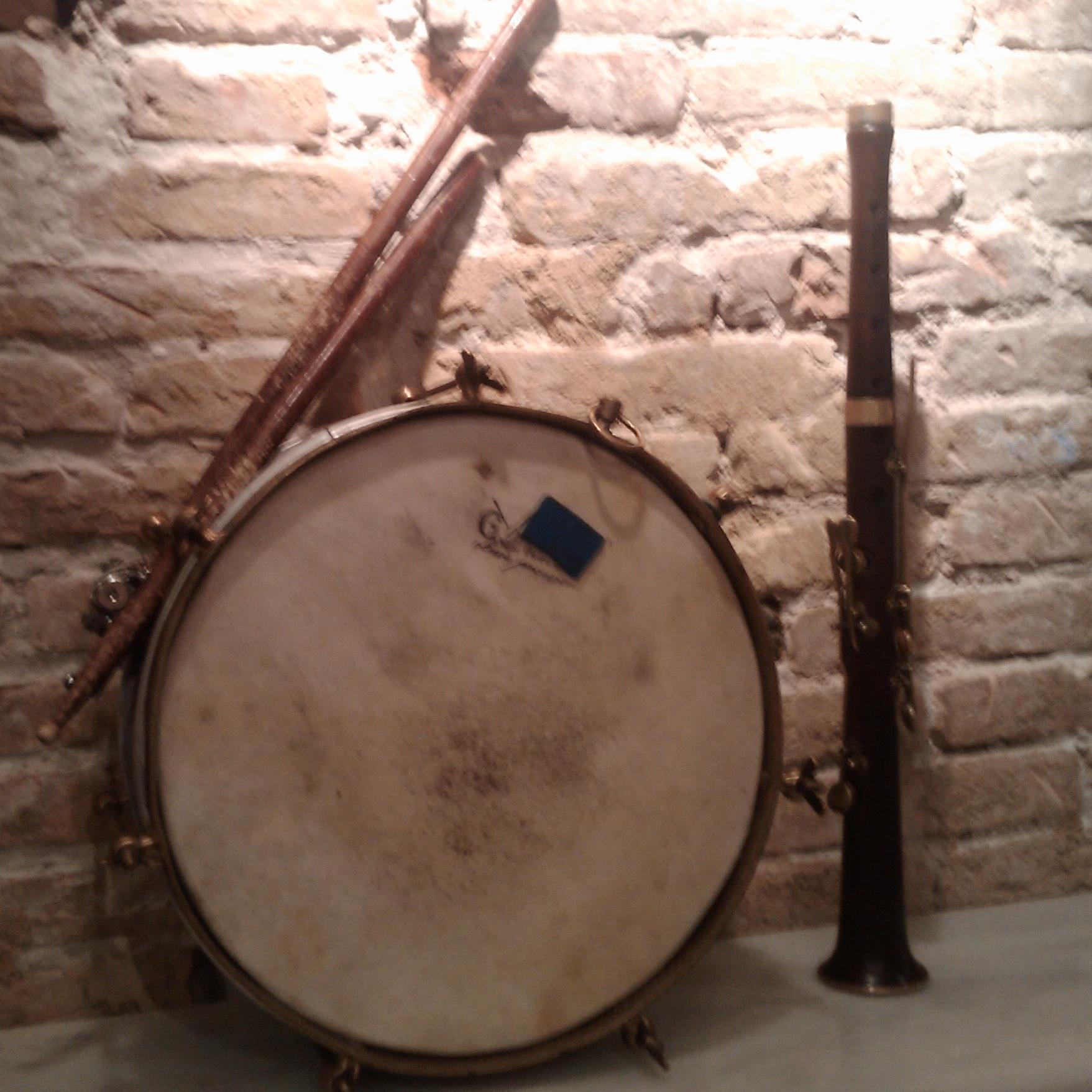 elsMosquits's profile picture. Formació de 2 gralles i timbal llautó, estil i formació d'antics grallers. 
Jordi Inglès Bero i Adrià Grandia, grallers, i Dani Cañellas Mosquit, timbaler.