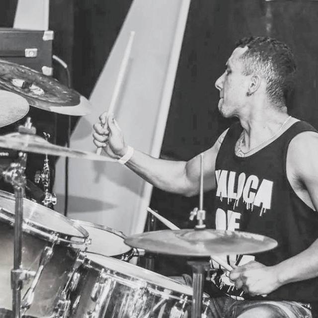 Baterista da banda Raiz83