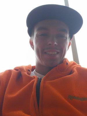 Hey my names Tyler, i like go wheelin I like to drive my jeep.. haha Anyways hit me up