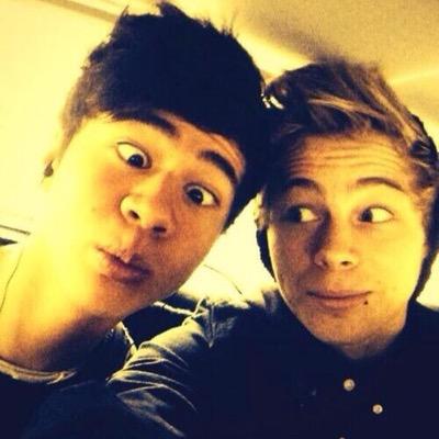 @kieraisnotcool gave you a free follow now go follow her it would mean alot :)