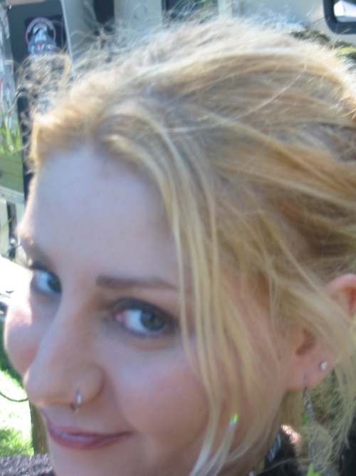 keptdreaming's profile picture. Dual-citizen, bi, creative entrepreneur, activist, mother.  Living in a powderkeg and giving off sparks. Going private; new public Twitter = @SahraKant