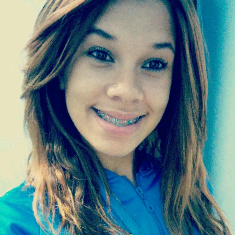 • pra mim? apenas uma pequena menina
com sonhos de uma grande mulher. vivendo num mundo surreal e estressante,
tentando apenas ser feliz ! ;)