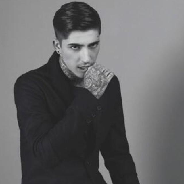 AxlWright_P's profile picture. Two wrongs don't make a right, but two gays make a straight. And three gays made the best Wright. |Slytherin| {Baby not yet born in RP}