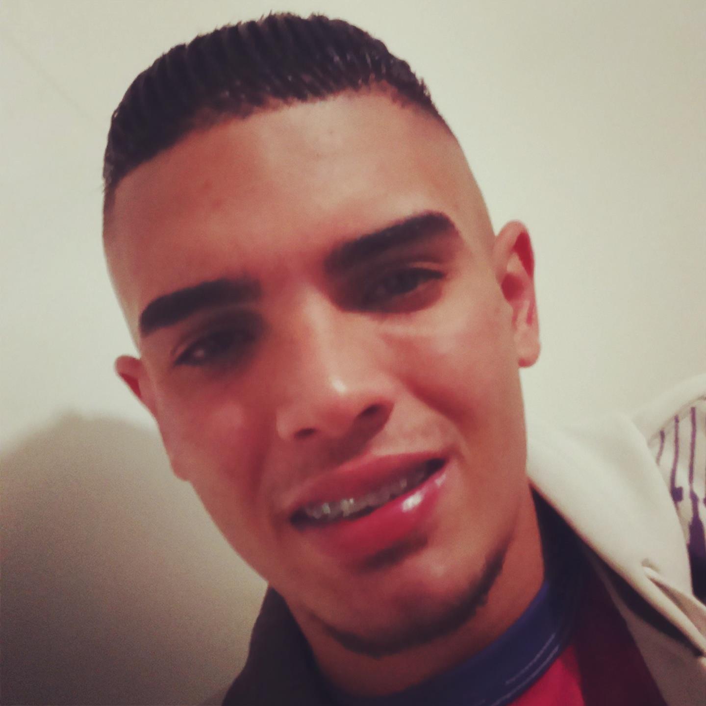 .. Se Deus me dizer que eu posso e não há mais ninguem que tenha força o suficiente para provar ao contrário. Mãe e pai, família, hoje eu sei a quem eu devo dar
