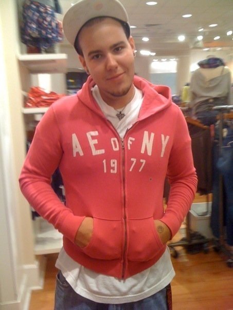 Mikey_Poo's profile picture. 