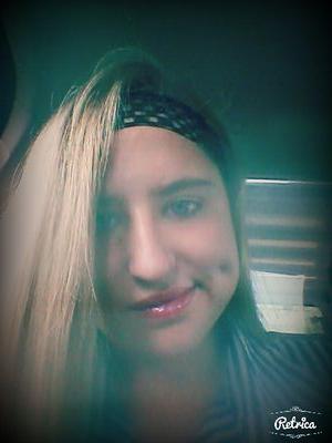 I like...purple, blond haired guys, messy hair and HATE spiders!!oH aNd iM FEmaLe*     snapchat : mariciavw