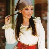 mis ídolos son maria isabel y abrahan mateo me gusta bailar y un poco cantar