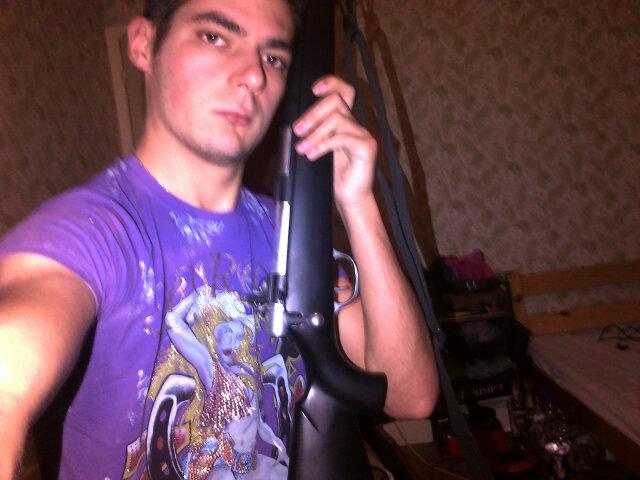 Rock, airsoft, délires et la femme de ma vie. Voilà tout ce qui m'importe ^^