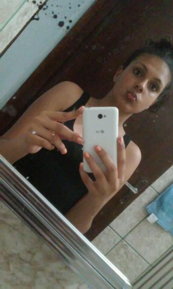 ainda sou o mesmo bobo apaixonado se eu estou errado nao quero nem  sabe eu so sei que a vida è mais colorida com vc