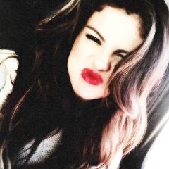 devo ter jogado pedra na cruz para ser fã de banda igual the wanted e uma flop igual Selena