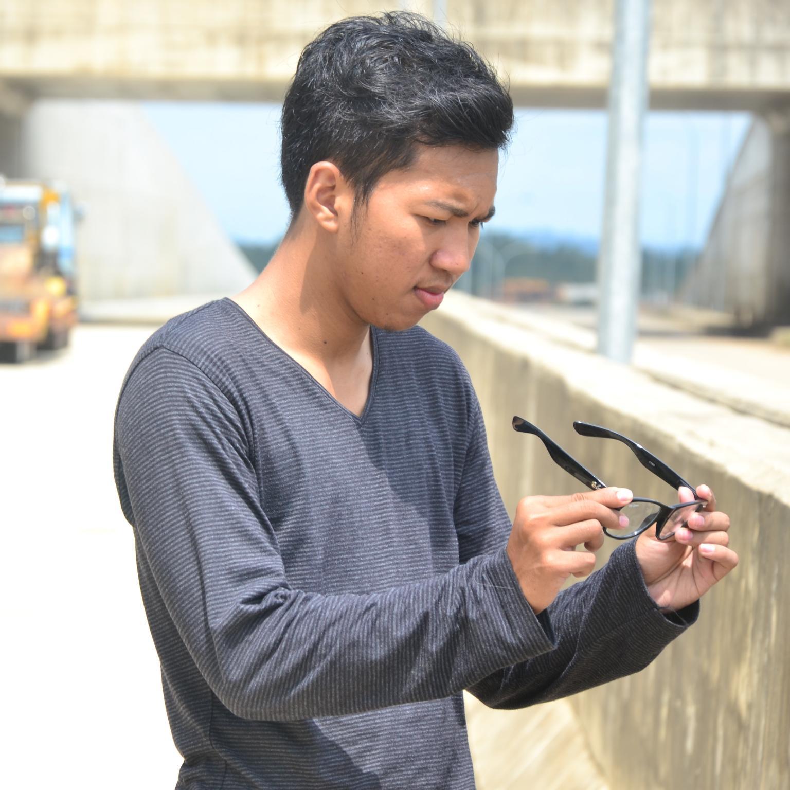 Choyri_Izhaq's profile picture. Official Oriy Twitter page : Fans Of #Persiba..#ManchesterUnited..be a simple person n responsible to family...