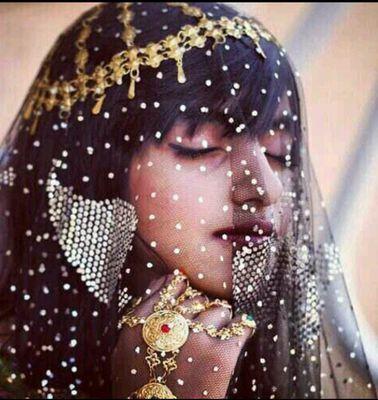 الله فتني في حياتي ب ثنتين ..حب القصيد و حب مطنوخ الافعآل ❤
الإمارات العربيه المتحدة. جميع تغريداتي بالمفضله❤