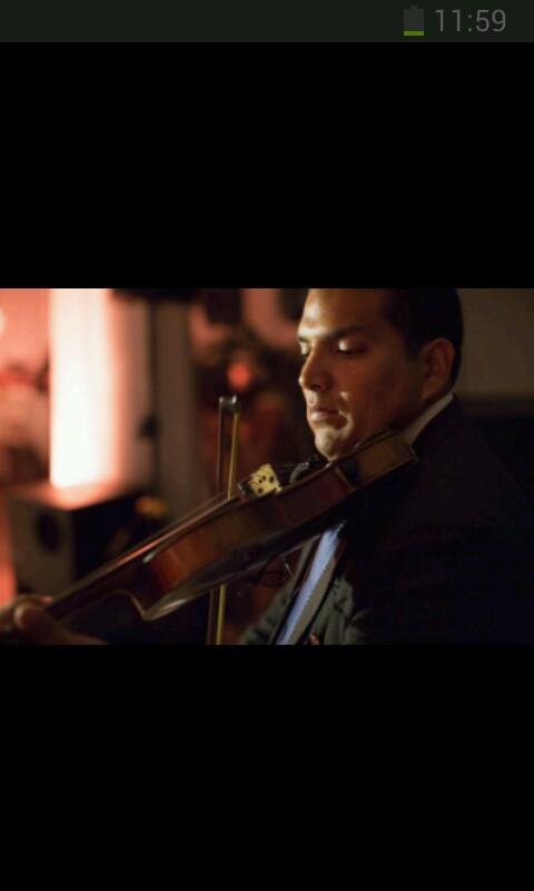 “La vida sin música fuera un error”. Violinista 🎻 Profesor. Feliz en familia. Contratos: 0984704115
