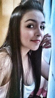 Nunca pense em desistir, pois existe um mundo que só quer te ver sorrir  ♡ LL
