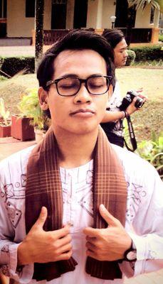 Social Media & Digital Marketing Enthusiast. Penulis Ugal-Ugalan di https://t.co/wPzWlH89yA & 1st Book : JOMBI | Interest in Drum! | Gmail : pahrullyalmustofa