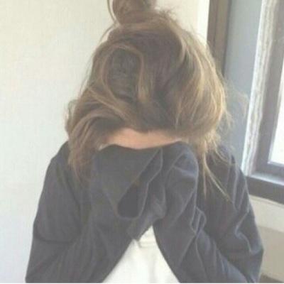ومن شدةً حُبي لأبي اشعر اني مدينه لكُل الاباء بالحب والتقدير . .