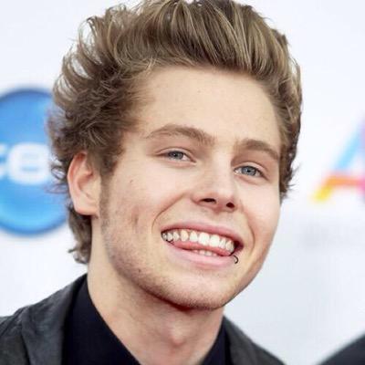 go follow @5soslockscreen1