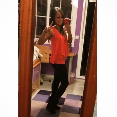 Maestra de Ed.Infantil / La vida, por muy dura que se ponga a veces, se ve mejor desde detrás de una pequeña sonrisa