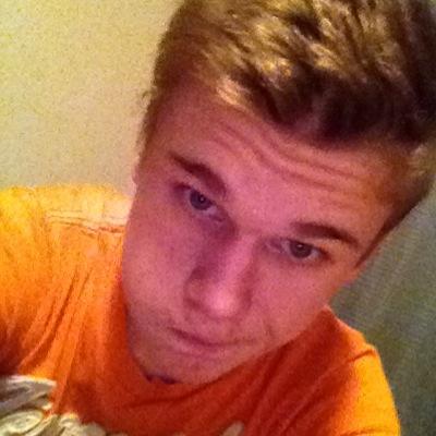 im a dancer, i golf, play baseball,and love music,and i also play basketball, im 15