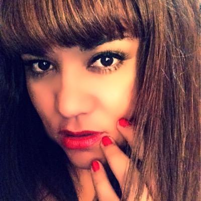 Pulblicista, diseñadora, creativa, vitrinista todo eso soy yo!! ..... ;)