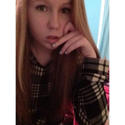 sixteen yr old irish/american pale princess, plays multiple instruments, lover of life, lover of lots of things. insta: ayelexus