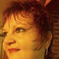 Feliz !!! Positiva y disfrutando de todo!!! Y buscando novio por que no??? a mis 47!!!