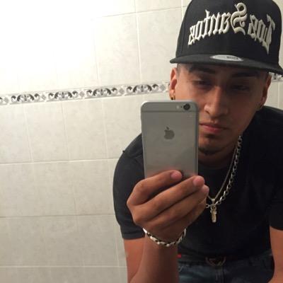 Soy un hombre normal con muy buen caracter soy algo fiestero me gusta mucho salir a antros y divertirme con mis amig@s & con ganas de conoser mas :$
