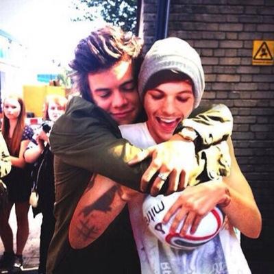 hiii FREE FOLLOW FROM @solarryaf !!! im trying to reach my goal so please please follow that acc ilysm!!!!! :-)