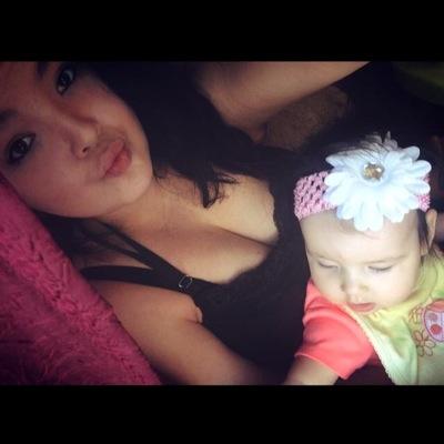 18 & one proud mommy of my little cuteness who is now 2!. mommy loves you babes 3 :*