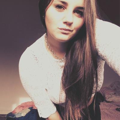 Crache dans mon dos et je te cracherais à la gueule. Prend la comme une reine et non comme une chienne. N•160215•