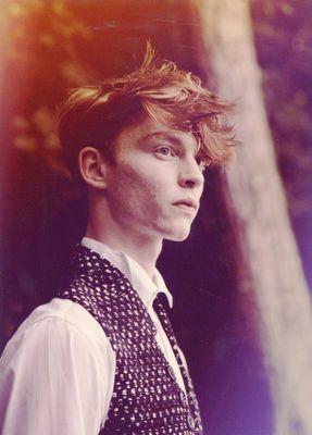 Déame unha margarida .  . .Unha eu vou che dar unha rosa. — ❝Give me a flower of /ｄｅａｔｈ/ and I'll give you a flower of ｌｏｖｅ.~❞ 「17.」Son of Demeter. / Scottish.