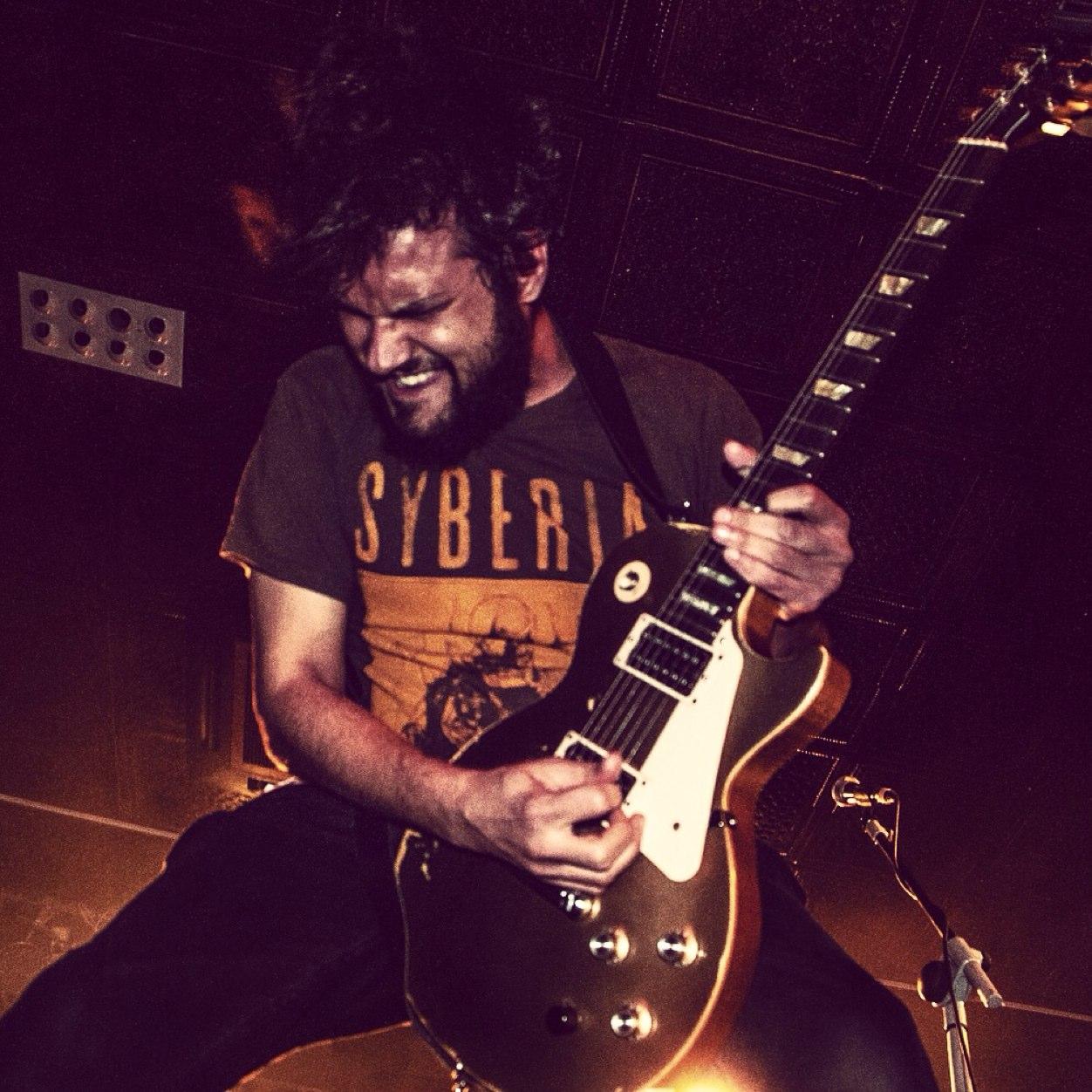 Former guitar and composer in Buensuceso// current singer in Geedoraah//English Teacher